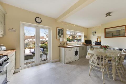 4 bedroom terraced house for sale, Buff Avenue, Banstead