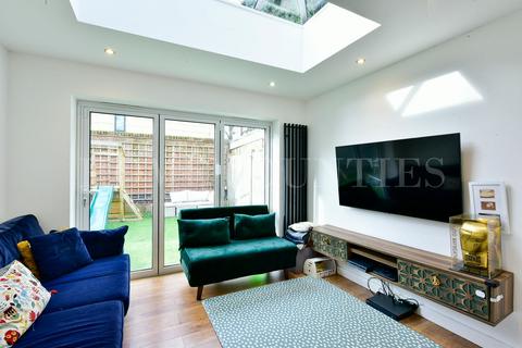 2 bedroom apartment for sale, Highview Close, Potters Bar, EN6