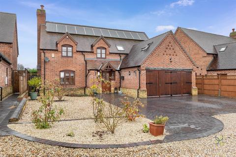4 bedroom detached house for sale, Hawkes Piece, Evesham WR11