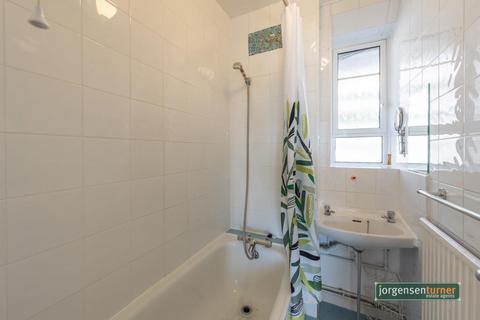 1 bedroom flat for sale - Campbell House, White City Estate, London, W12 7PG, UK