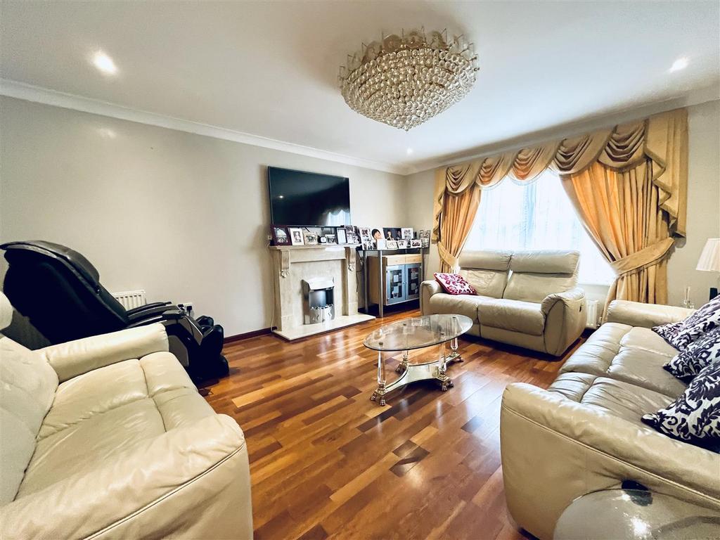 Woodlea, Altrincham 4 bed detached house for sale £830,000