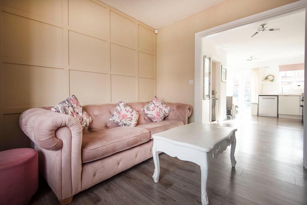 Waverley Crescent, Droylsden, Manchester 3 bed terraced house for sale