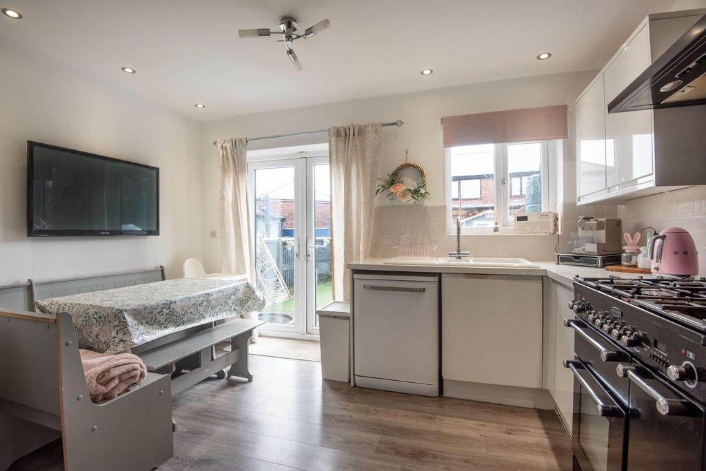 Waverley Crescent, Droylsden, Manchester 3 bed terraced house for sale