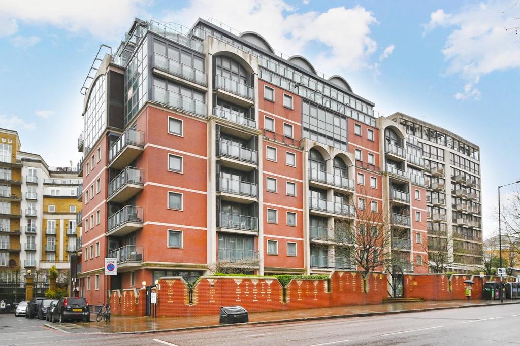 Regents Park House, Park Road, NW8 2 bed flat - £4,117 pcm (£950 pw)