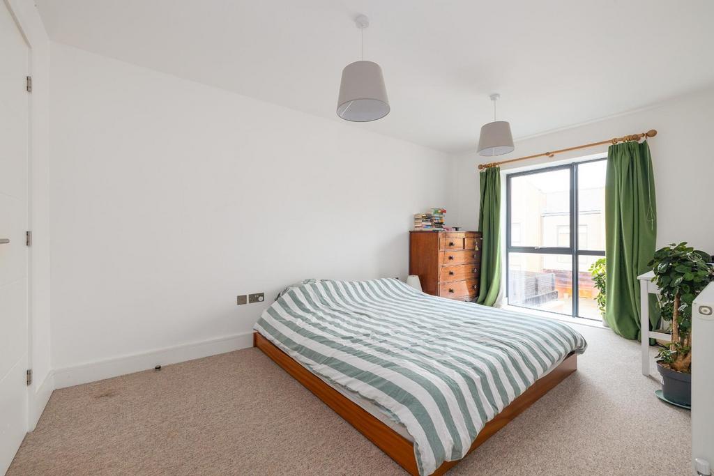 8 Carsons Road - 17.jpg