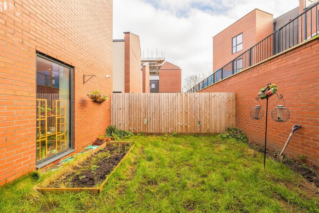 8 Carsons Road - 20.jpg