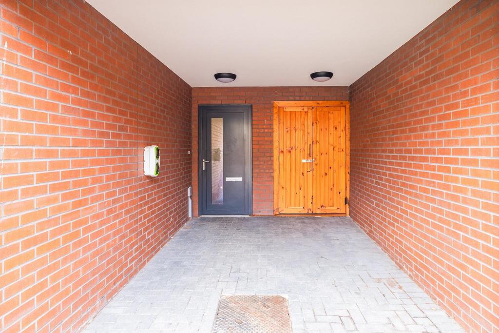 8 Carsons Road - 21.jpg