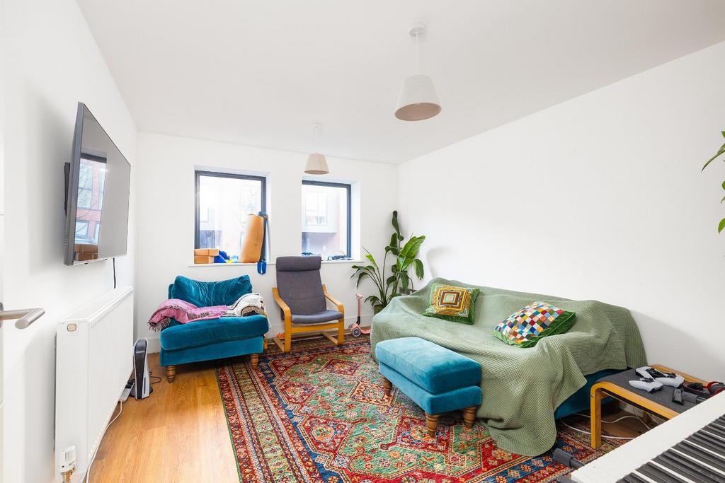8 Carsons Road - 4.jpg