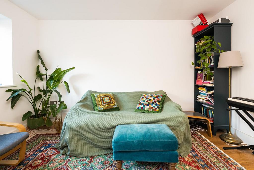 8 Carsons Road - 5.jpg