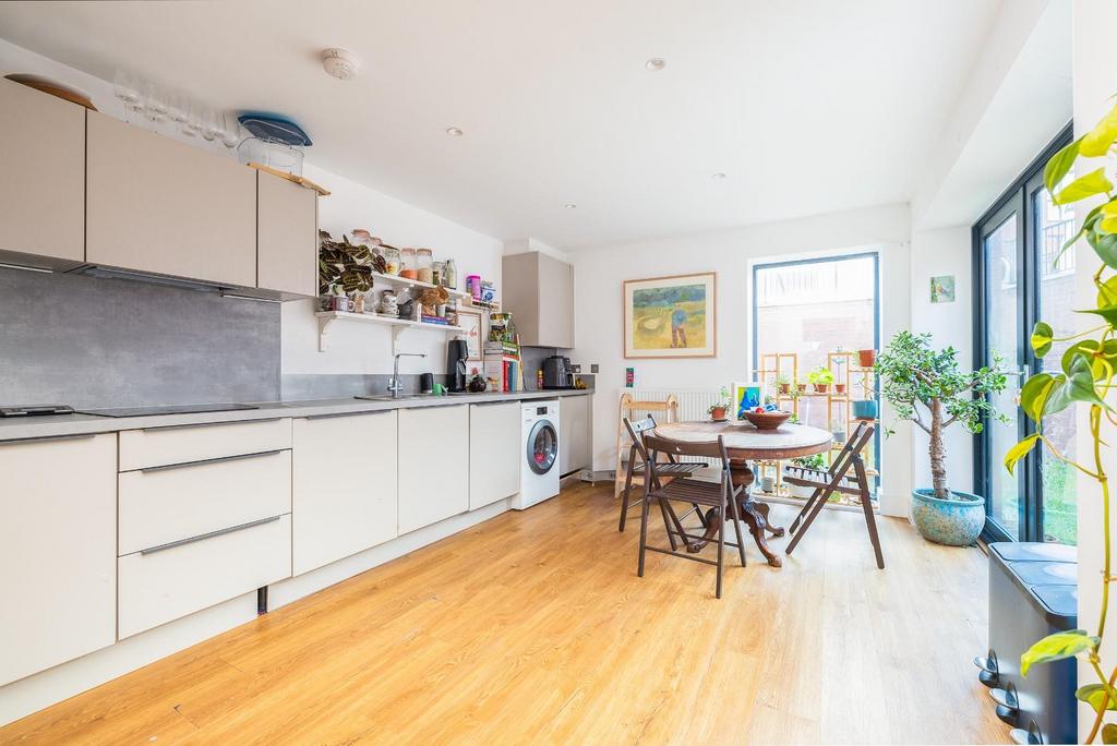 8 Carsons Road - 2.jpg