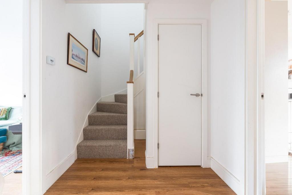 8 Carsons Road - 8.jpg
