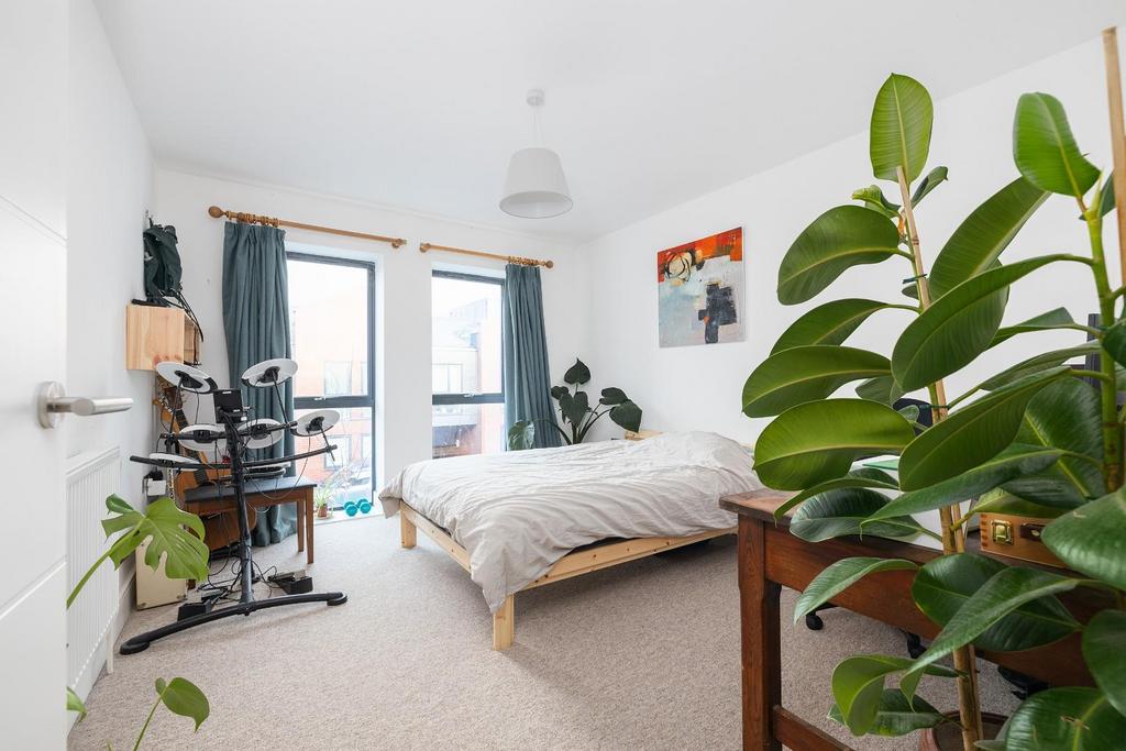 8 Carsons Road - 11.jpg