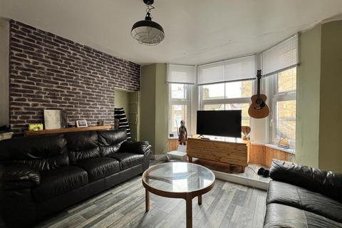 1 bedroom flat for sale, Oxford Street, Scarborough