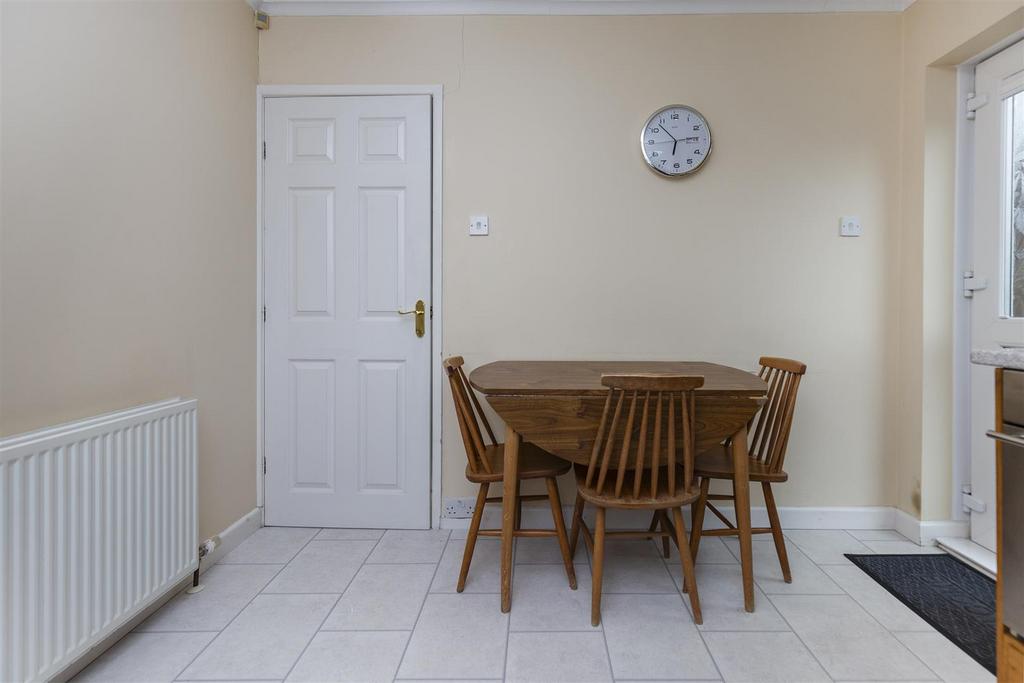 Bramleys Estate Agents - North Cross Road (23).jpg