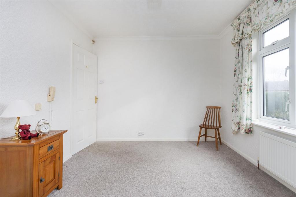 Bramleys Estate Agents - North Cross Road (18).jpg