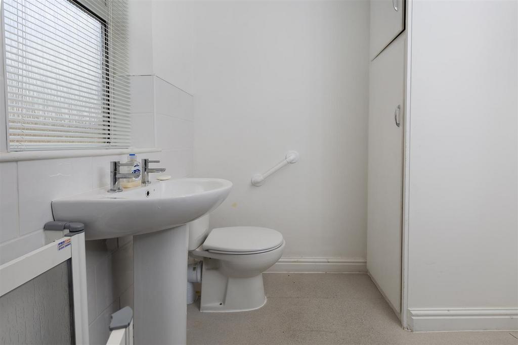 Bramleys Estate Agents - North Cross Road (11).jpg