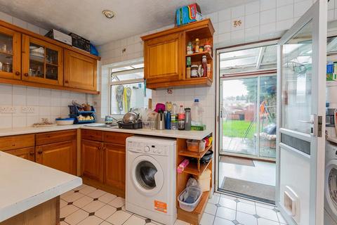 16 Dart Close, Slough, SL3 8UY