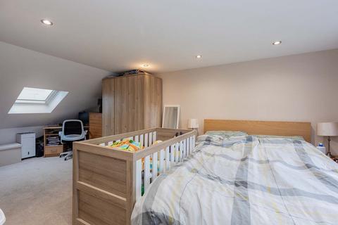 16 Dart Close, Slough, SL3 8UY