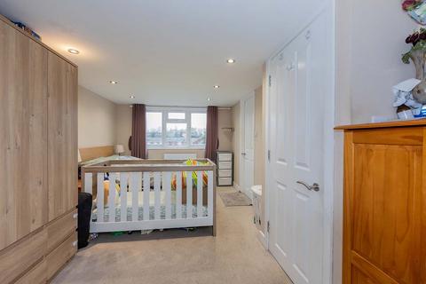 16 Dart Close, Slough, SL3 8UY