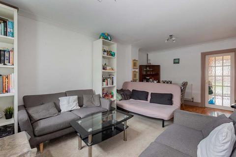 16 Dart Close, Slough, SL3 8UY
