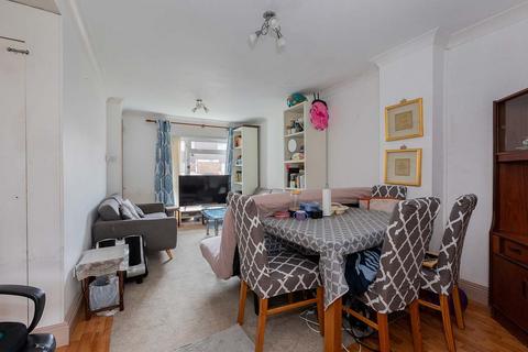 16 Dart Close, Slough, SL3 8UY