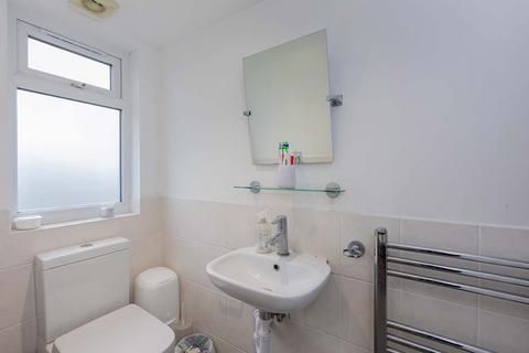 16 Dart Close, Slough, SL3 8UY