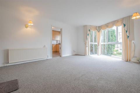 7, Eversley Lodge Park View, Hoddesdon, EN11 8PH