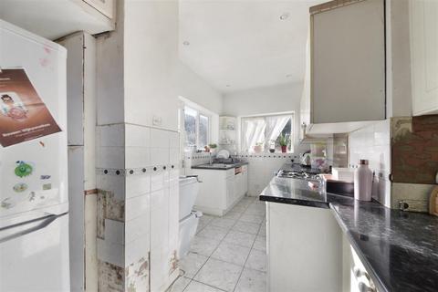 3 bedroom house for sale, Clive Road, Colliers Wood SW19