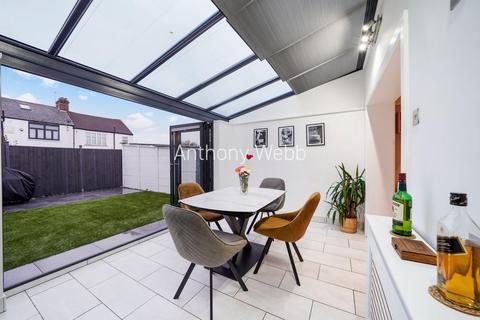 16 Wauthier Close, London, N13 5HU