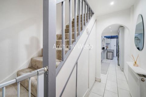 16 Wauthier Close, London, N13 5HU