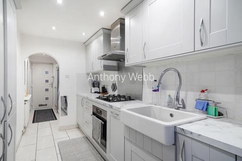 16 Wauthier Close, London, N13 5HU