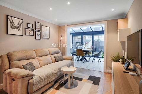 16 Wauthier Close, London, N13 5HU