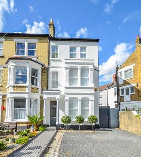 3 bedroom end of terrace house to rent, Alexandra Road, Southend-On-Sea SS1