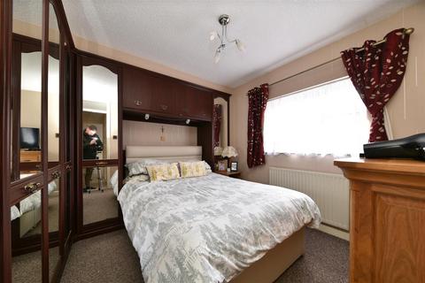 3 bedroom terraced house for sale, Cavell Walk, Stevenage