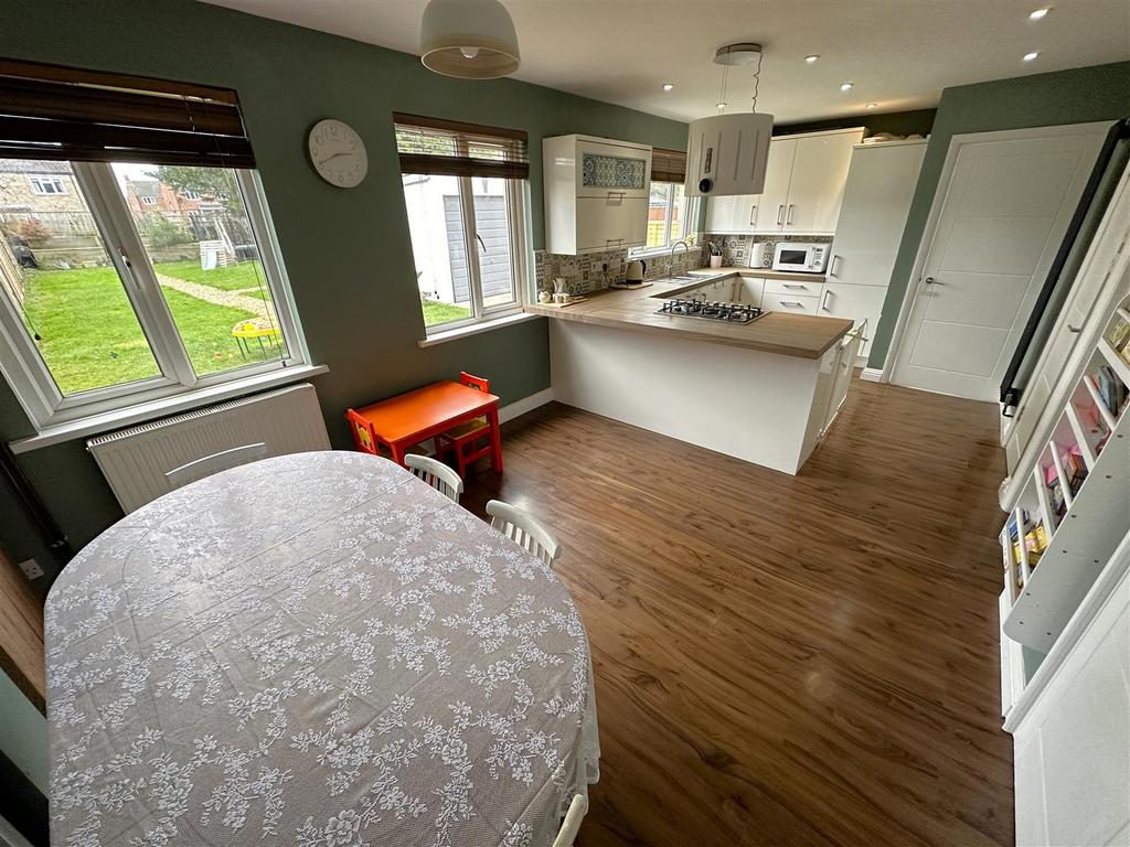 Kitchen/Dining Room