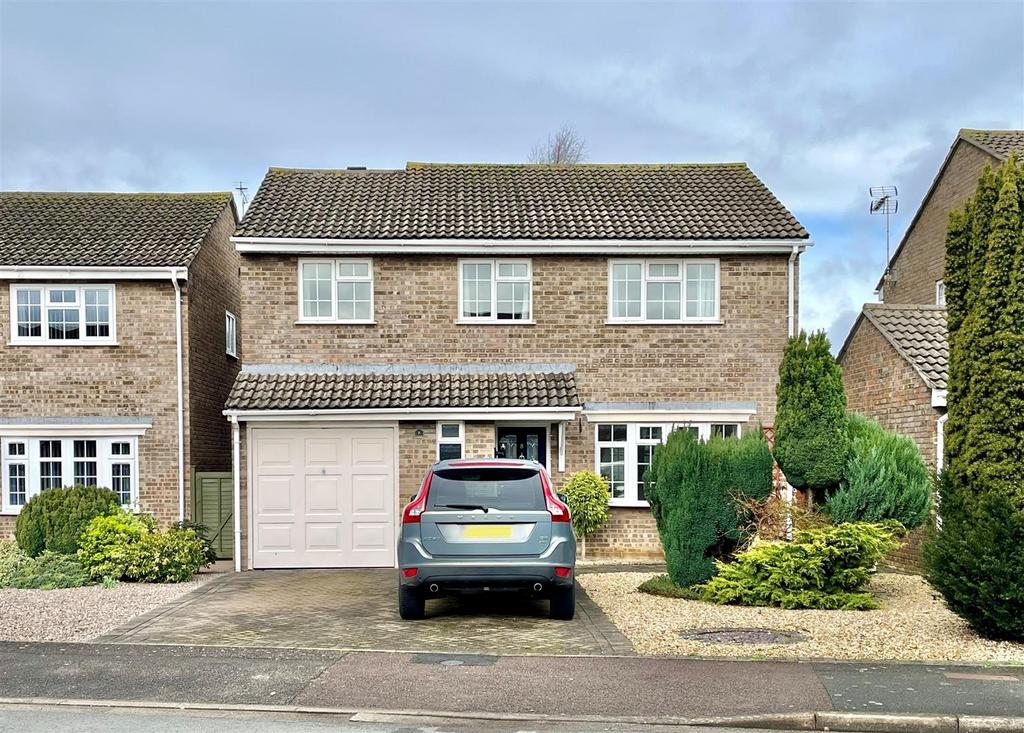 Fieldfare, Gloucester GL4 5 bed detached house for sale £375,000