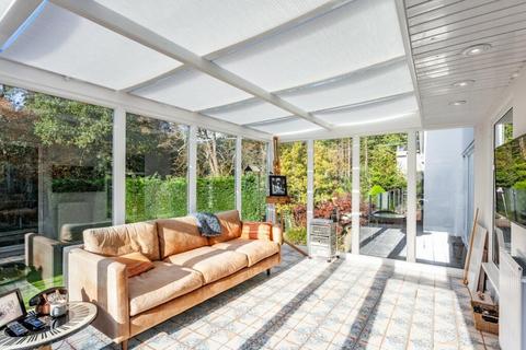 4 Fallowfield, Stanmore, HA7 3DF