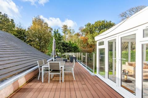 4 Fallowfield, Stanmore, HA7 3DF