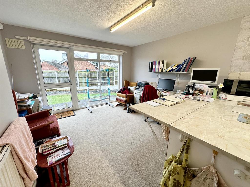 Kirchen day room with garden aspect.JPEG