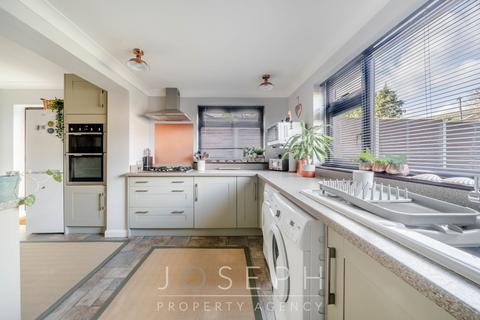 101 Leggatt Drive, Bramford, Ipswich, IP8 4EY