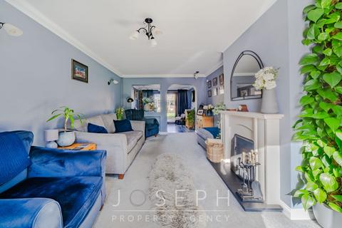 101 Leggatt Drive, Bramford, Ipswich, IP8 4EY