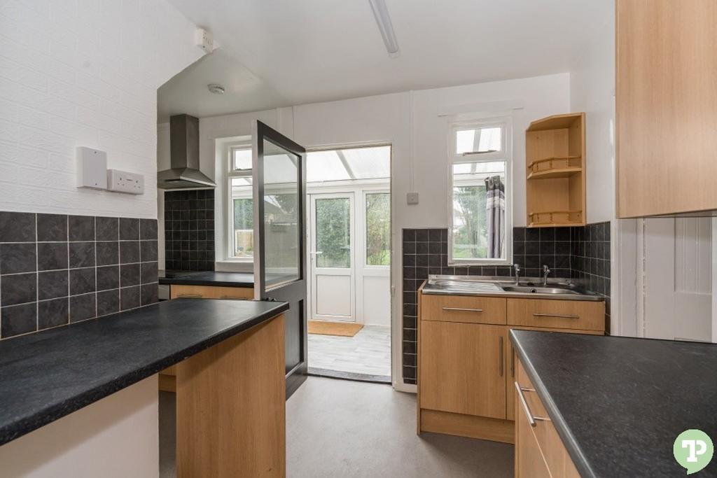 Cowley Road, Littlemore, OX4 3 bed semidetached house £1,900 pcm (£
