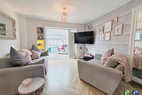 3 bedroom terraced house for sale, Simpson Close, Armitage
