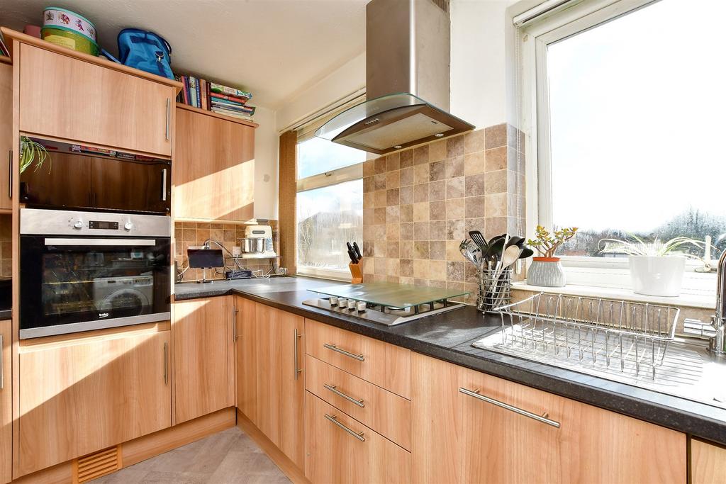 Cranbourne Close, Horley, Surrey 4 bed townhouse £350,000