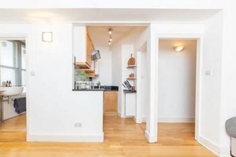 Studio to rent, Mayfair, London. W1J