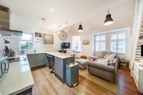 24a Glenthorne Road, Kingston Upon Thames, KT1 2UB