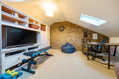 24a Glenthorne Road, Kingston Upon Thames, KT1 2UB