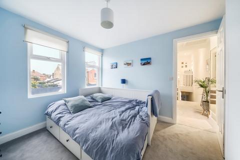 24a Glenthorne Road, Kingston Upon Thames, KT1 2UB