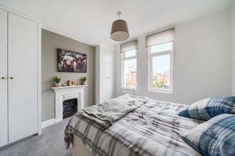 24a Glenthorne Road, Kingston Upon Thames, KT1 2UB