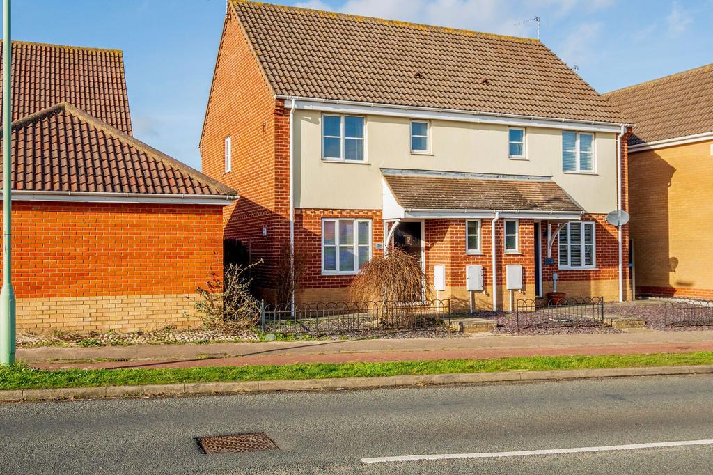 Bentley Drive, Lowestoft 3 bed semidetached house for sale £220,000